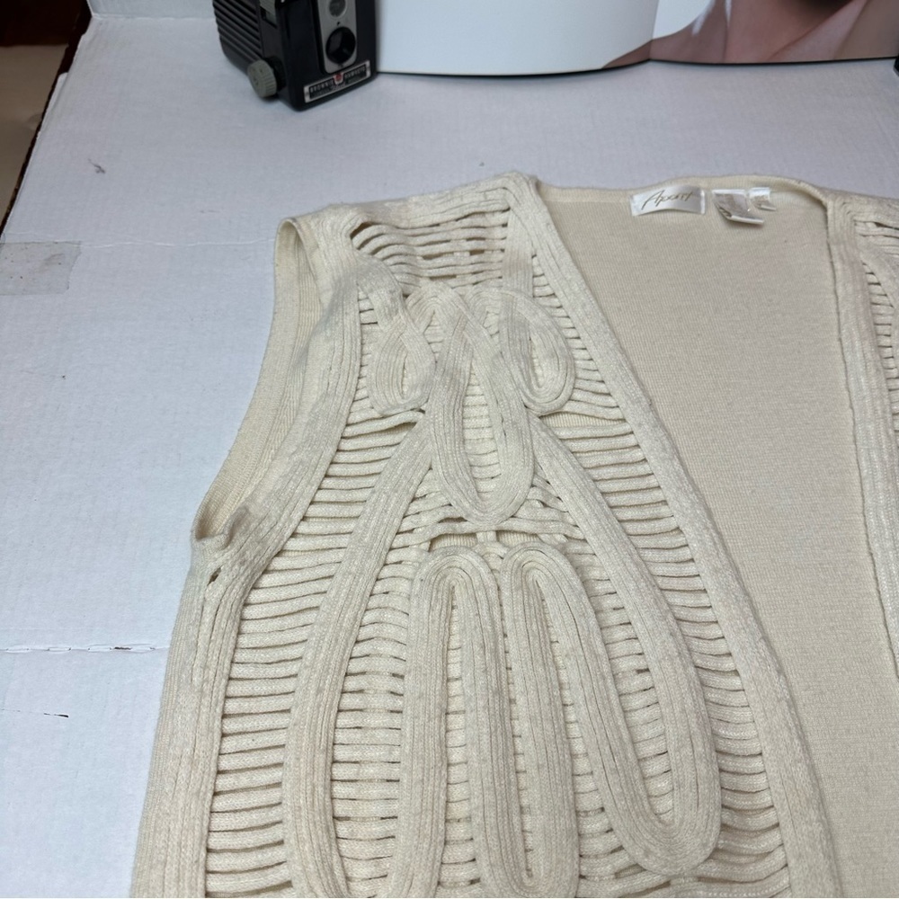 Apart Sweater Vest - Picture 6 of 8